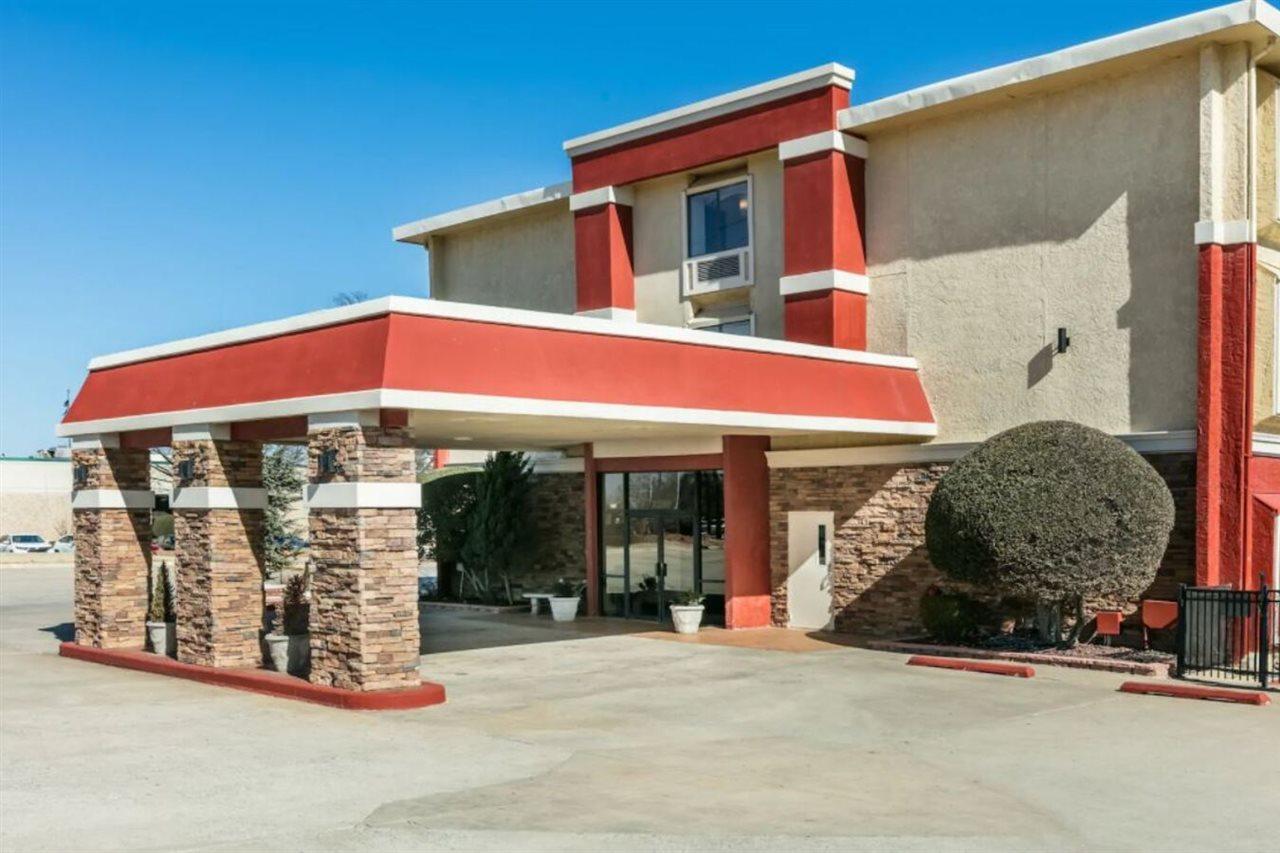 Ramada By Wyndham Oklahoma City Airport North Экстерьер фото
