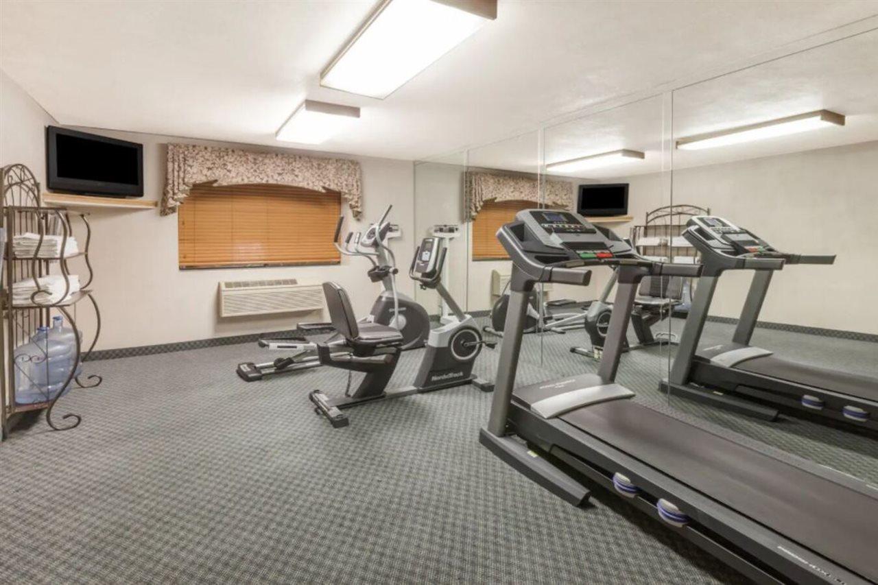 Ramada By Wyndham Oklahoma City Airport North Экстерьер фото