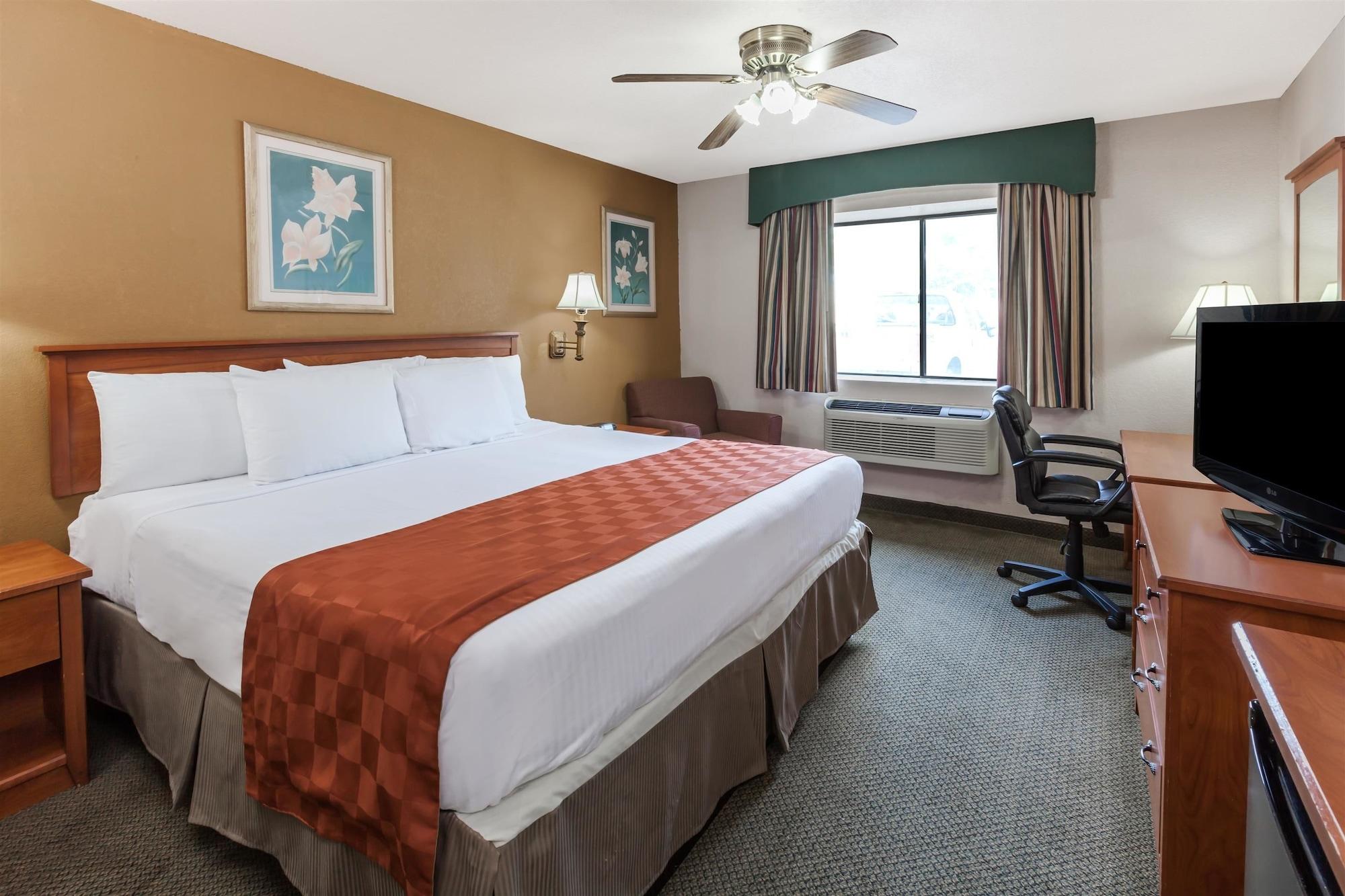 Ramada By Wyndham Oklahoma City Airport North Экстерьер фото