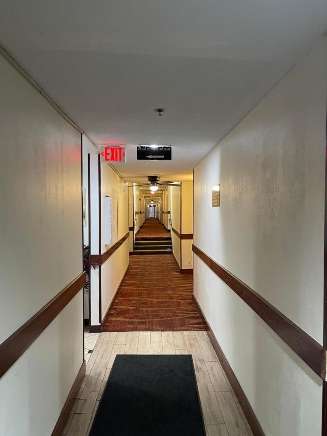 Ramada By Wyndham Oklahoma City Airport North Экстерьер фото