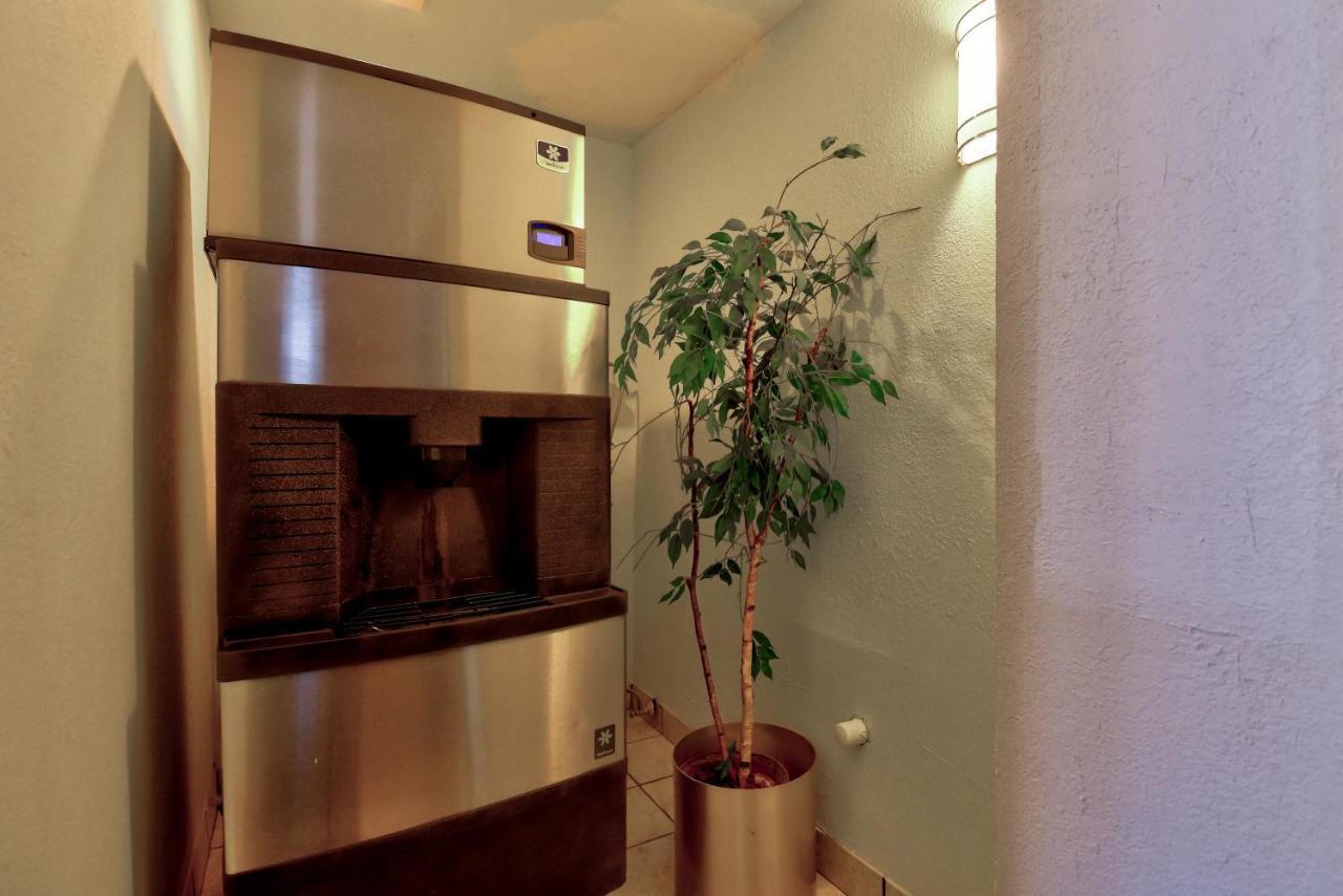 Ramada By Wyndham Oklahoma City Airport North Экстерьер фото