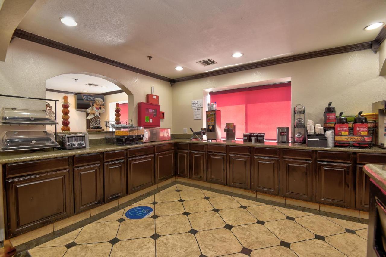 Ramada By Wyndham Oklahoma City Airport North Экстерьер фото