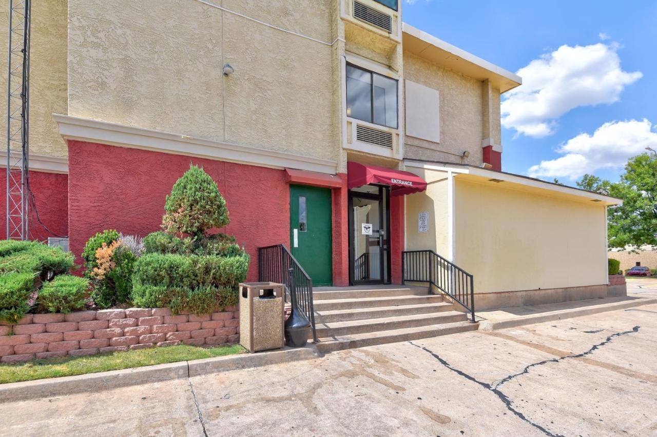 Ramada By Wyndham Oklahoma City Airport North Экстерьер фото