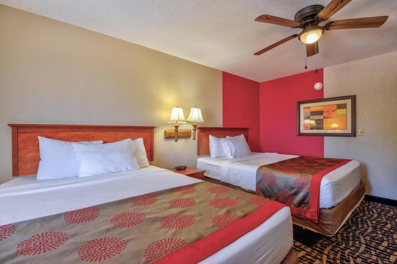 Ramada By Wyndham Oklahoma City Airport North Экстерьер фото