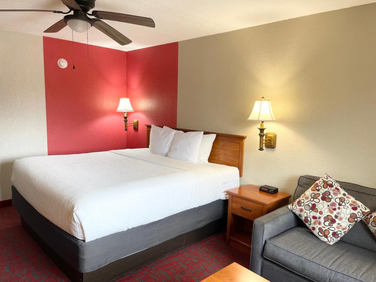 Ramada By Wyndham Oklahoma City Airport North Экстерьер фото