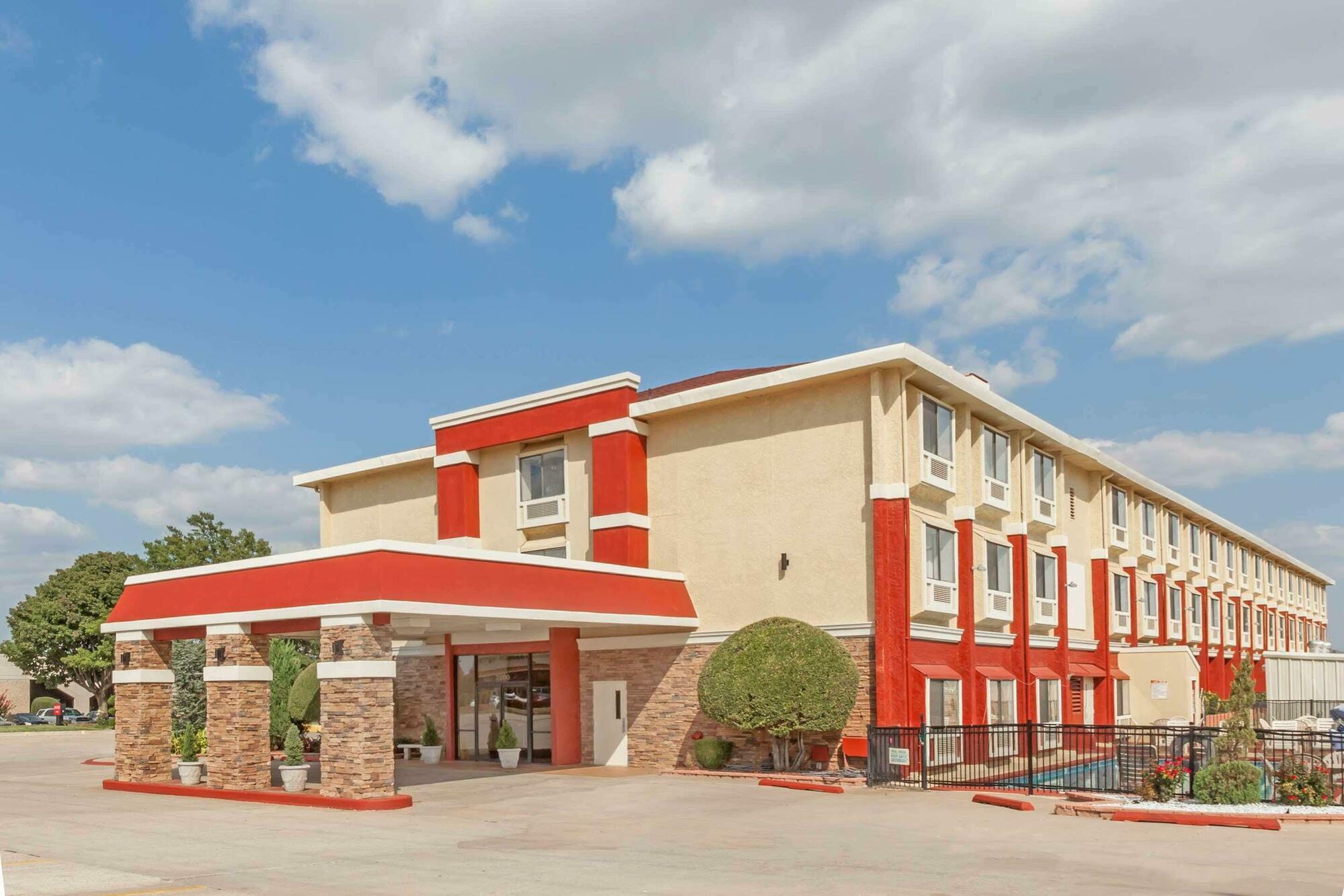 Ramada By Wyndham Oklahoma City Airport North Экстерьер фото